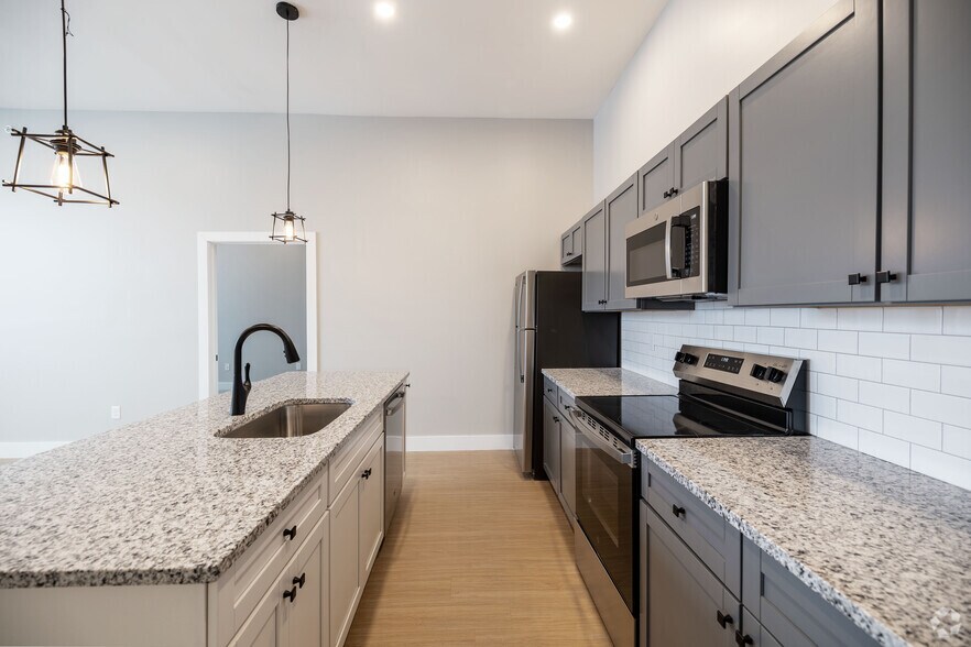 More Photos Of 271-277 State St, Schenectady Apartments For Lease
