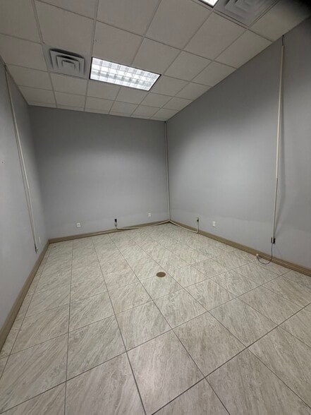 More Photos Of 3543 W US Highway 83, Rio Grande City Office For Lease