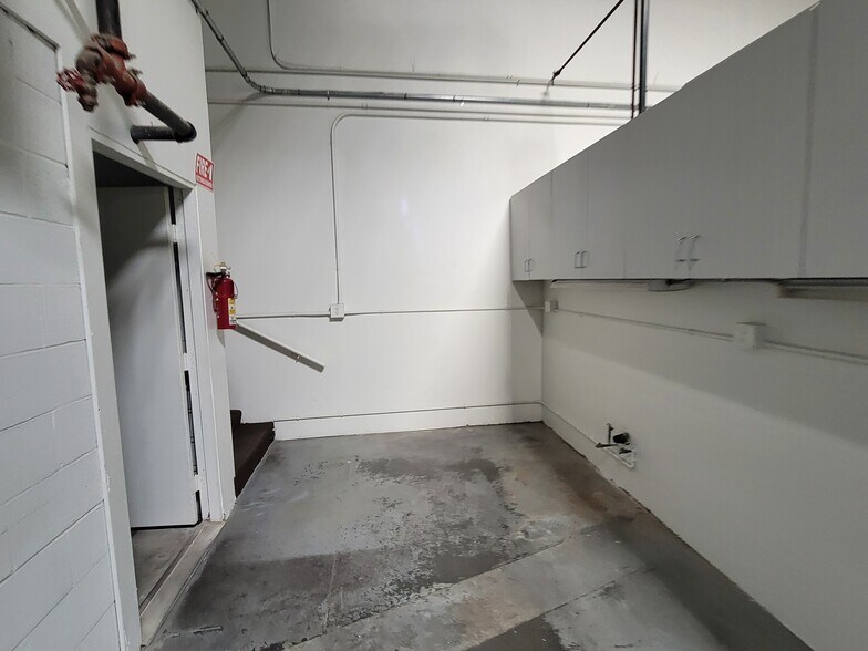 More Photos Of 800 S Rochester Ave, Ontario Warehouse For Lease