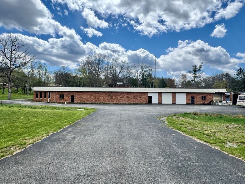 More Photos Of 868 State Route 3 and 12, Hinton Flex For Sale