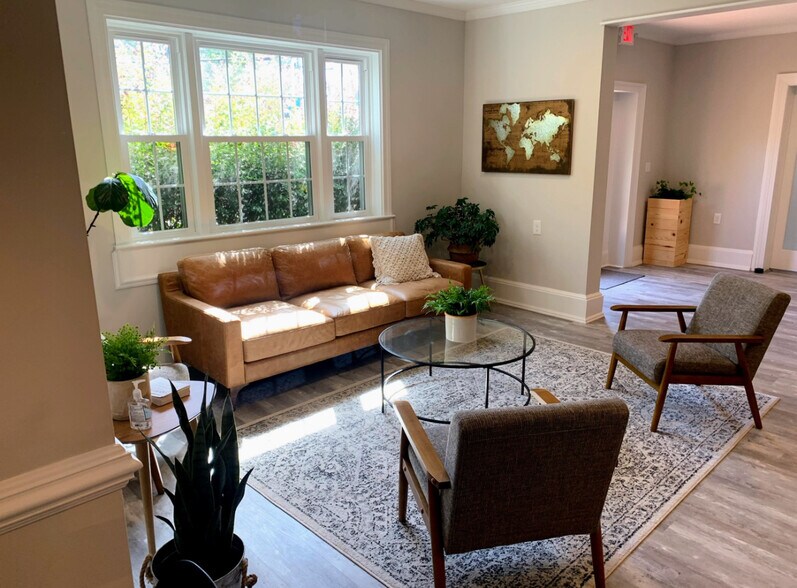 More Photos Of 201 E Academy St, Fuquay-Varina Office For Sale