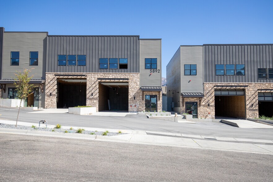 More Photos Of 5852 Queens Gdn rd, Mountain Green Showroom For Sale