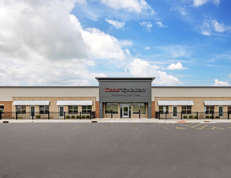More Photos Of 1311 W Airport Rd, Romeoville General Retail For Sale