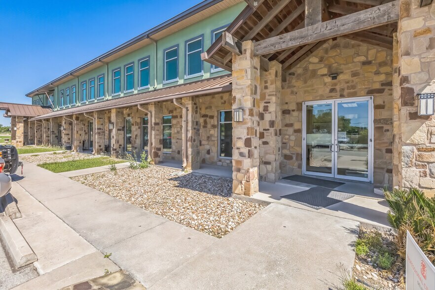 More Photos Of 103 Vista View Trl, Spicewood Office For Sale