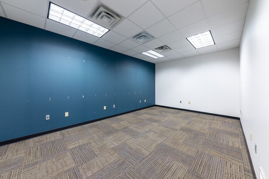 More Photos Of 109 Cambridge Pl, Bridgeport Office For Lease