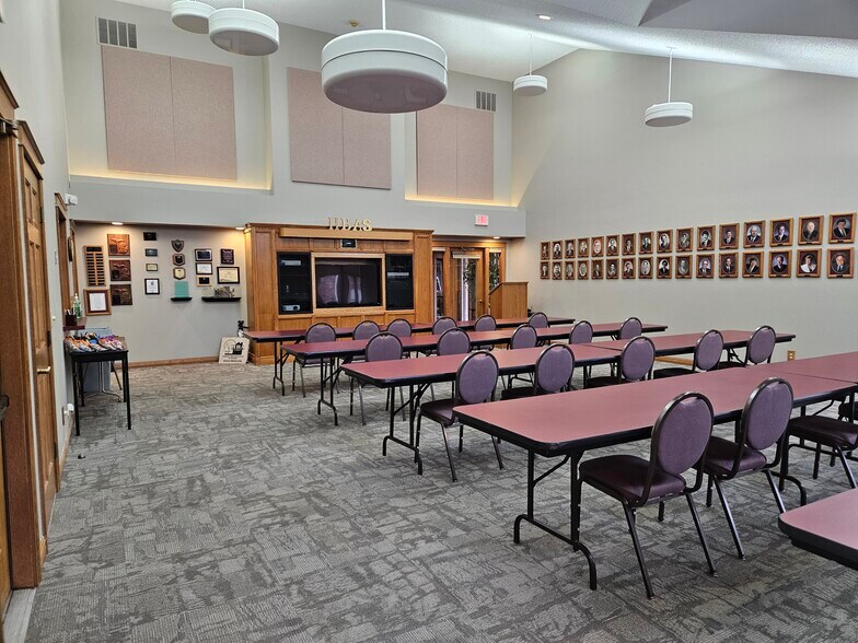 More Photos Of 3165 Cabaret Trl S, Saginaw Office For Sale