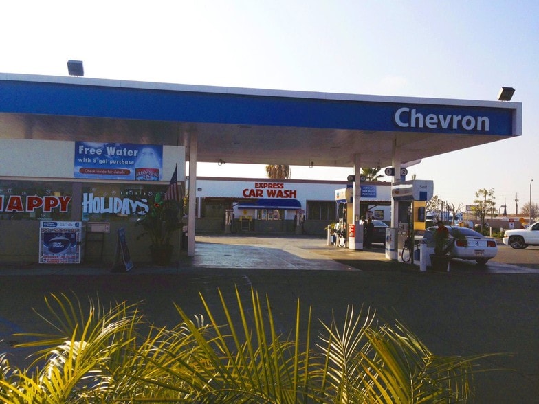 Primary Photo Of 2525 White Ln, Bakersfield Service Station For Sale
