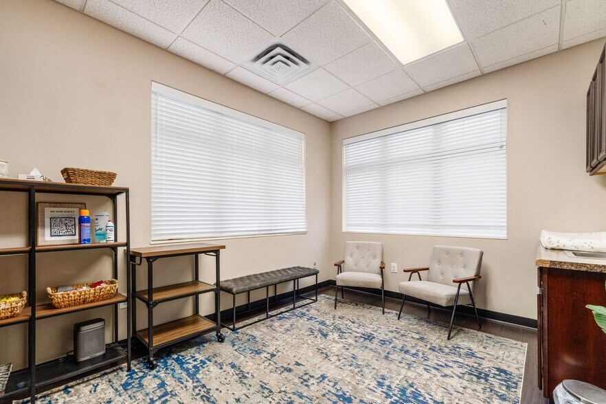 More Photos Of 440 Beecher Rd, Columbus Medical For Lease