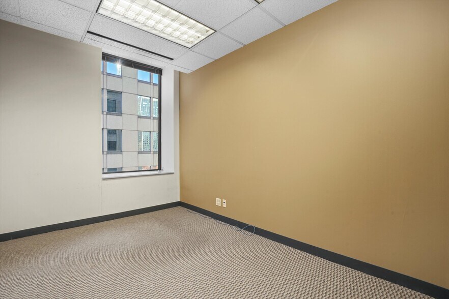 More Photos Of 211 W Wacker Dr, Chicago Office For Sale