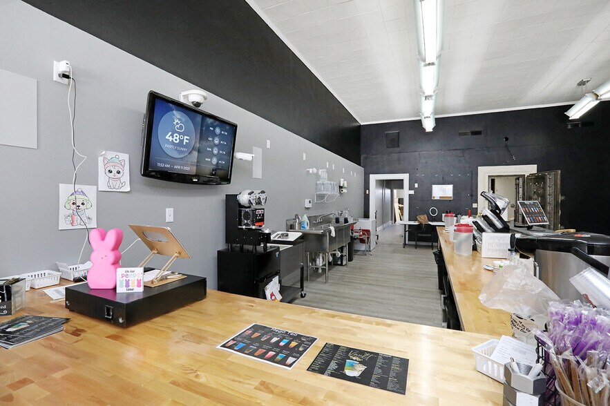 More Photos Of 104 N Wilson Ave, Jefferson Storefront For Sale