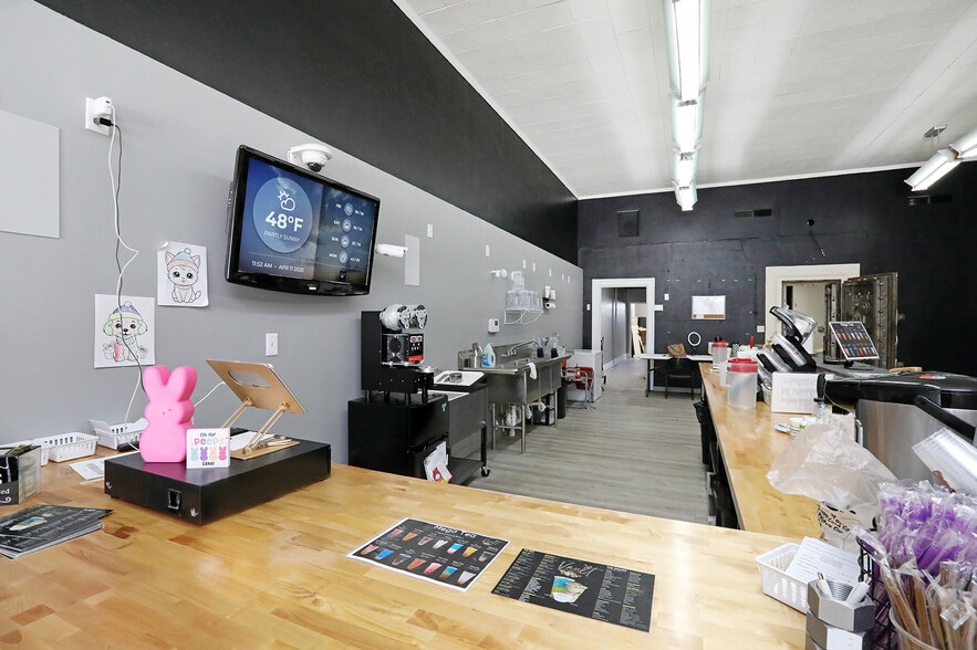 More Photos Of 104 N Wilson Ave, Jefferson Storefront For Sale
