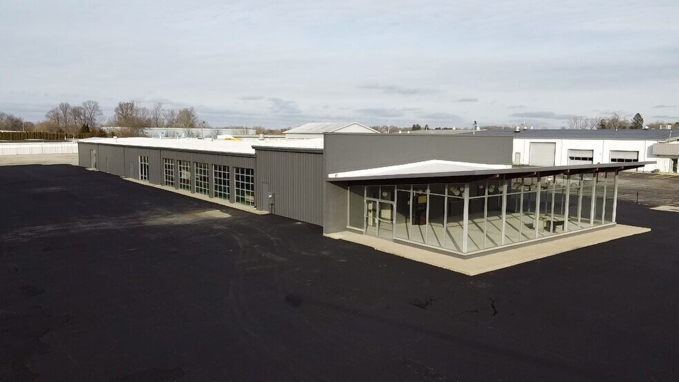More Photos Of 8600 County 25A rd, Piqua Showroom For Lease