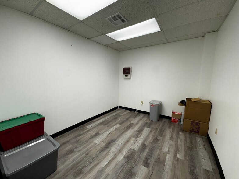 More Photos Of 2304-2320 S Locust St, Grand Island Storefront For Lease