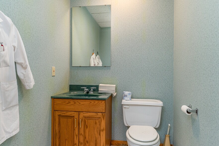 More Photos Of 3588 Center Ave, Essexville Medical For Sale