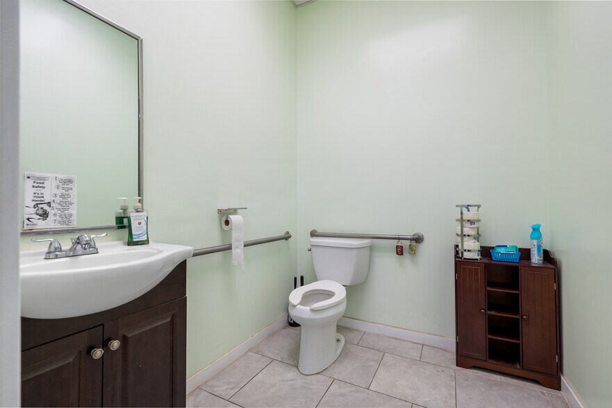 More Photos Of 3835-3841 SW Archer Rd, Gainesville Fast Food For Sale