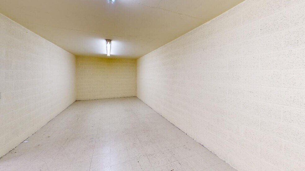 More Photos Of 210 S Thompson St, Springdale General Retail For Lease