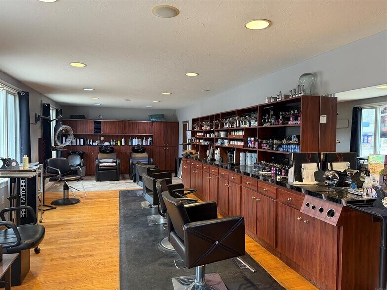 More Photos Of 716 Norwich Rd, Plainfield General Retail For Lease