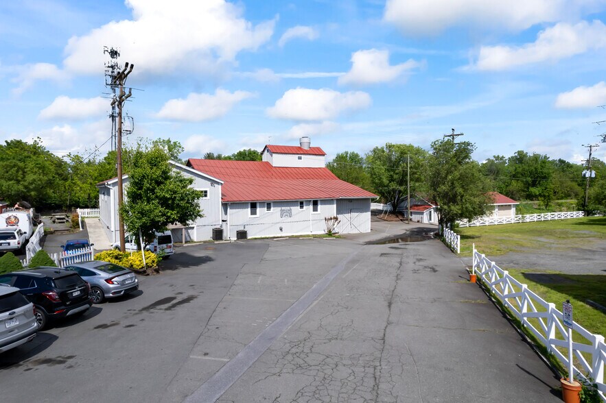 More Photos Of 20704 Ashburn Rd, Ashburn Unknown For Lease