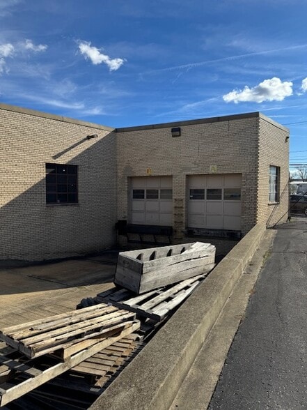 More Photos Of 15300 Industrial Pky, Cleveland Manufacturing For Sale