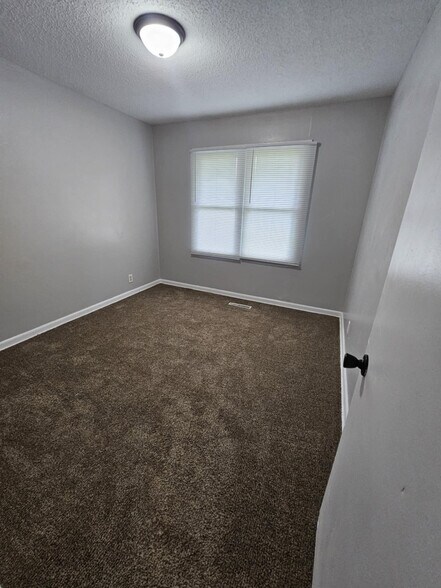 More Photos Of 305 E 25th Street Pl S, Newton Apartments For Sale