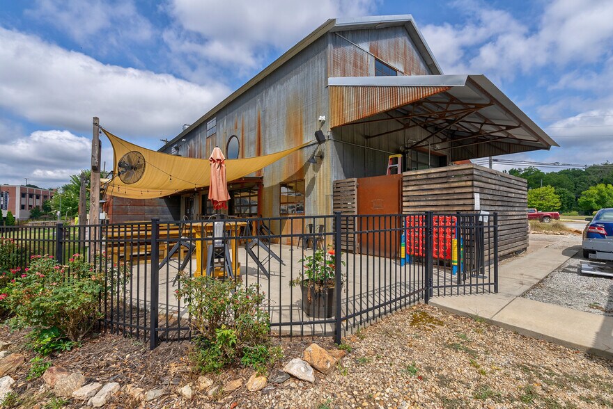 More Photos Of 9859 Davis st, Braselton Specialty For Sale