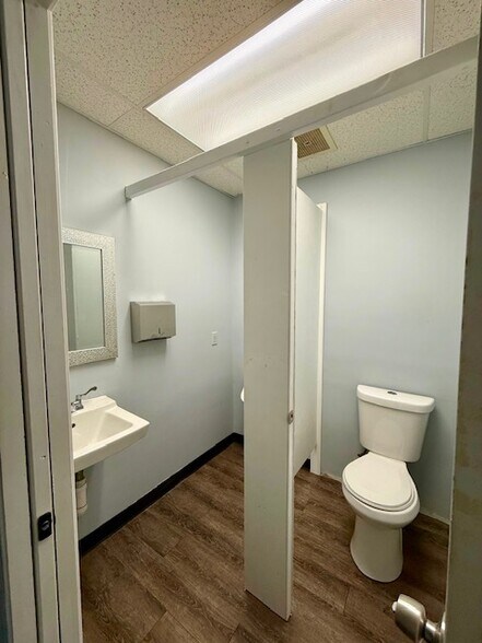 More Photos Of 8390 Terminal Rd, Lorton Flex For Lease