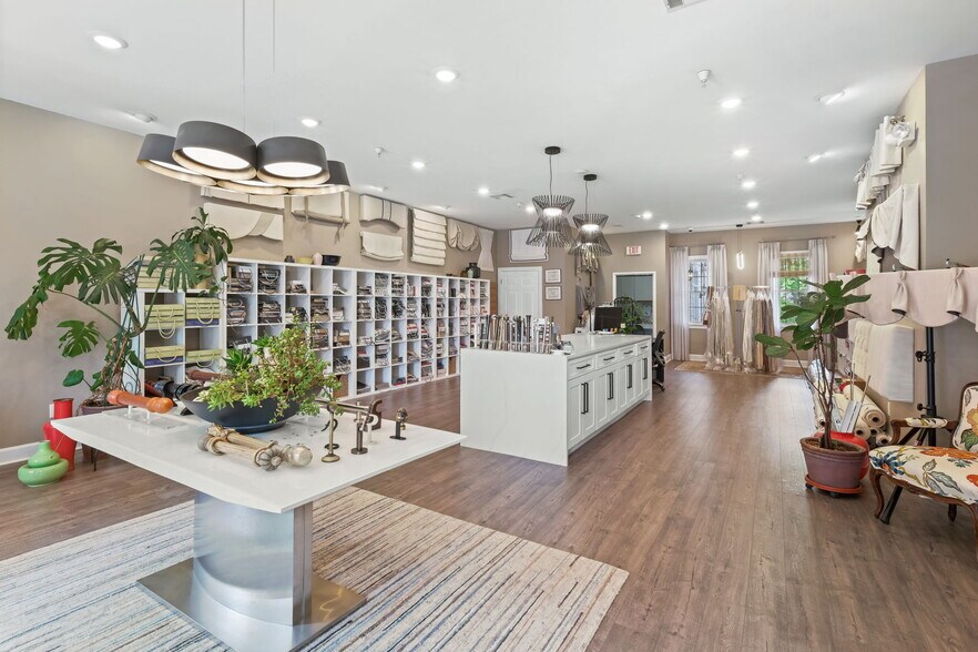 More Photos Of 337 Main St, Gaithersburg Storefront For Sale