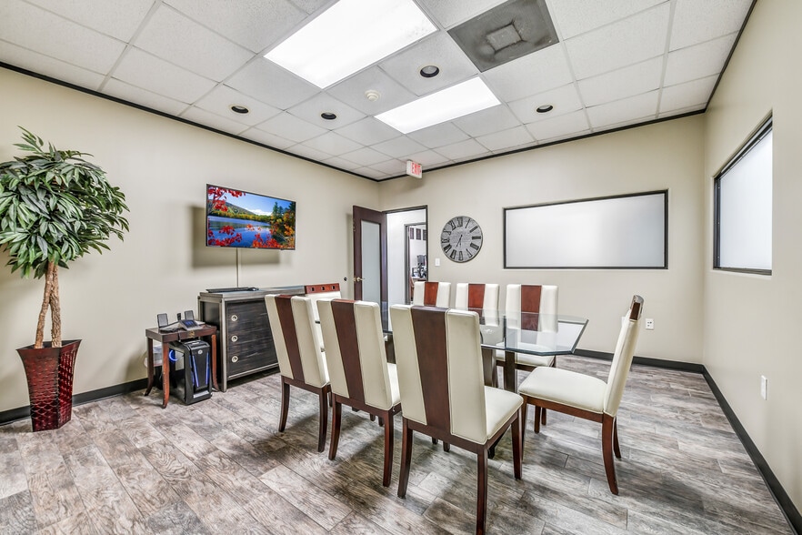 More Photos Of 2401 Parkwood Ave, Friendswood Office For Sale