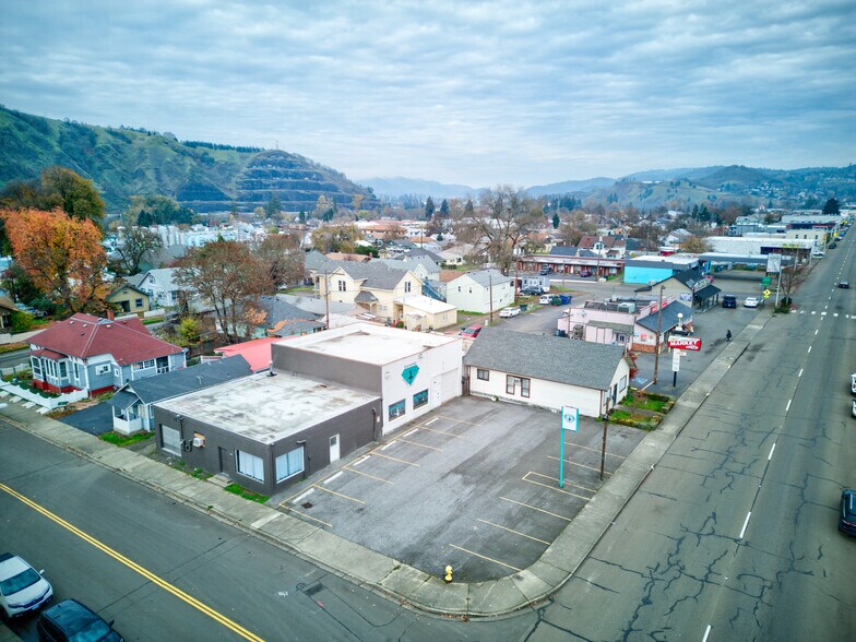 More Photos Of 1560 SE Stephens St, Roseburg Freestanding For Sale