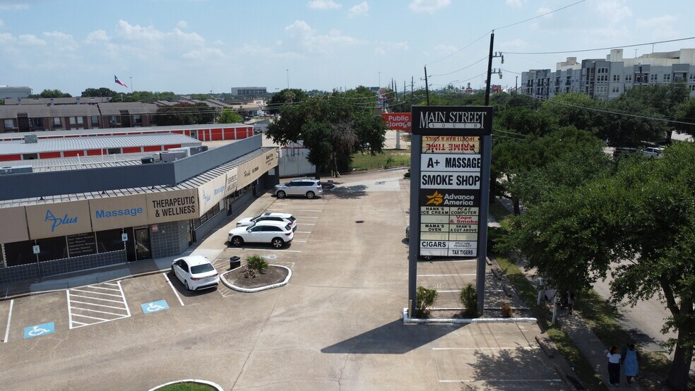 More Photos Of 9211-9295 S Main St, Houston Unknown For Lease