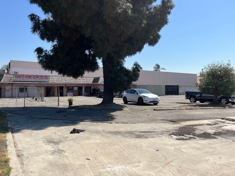 More Photos Of 12314 Valley Blvd, El Monte Showroom For Lease