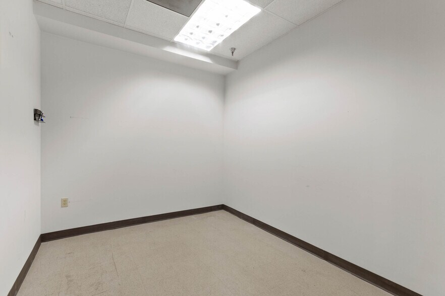 More Photos Of 2201 Lucien Way, Maitland Office For Lease