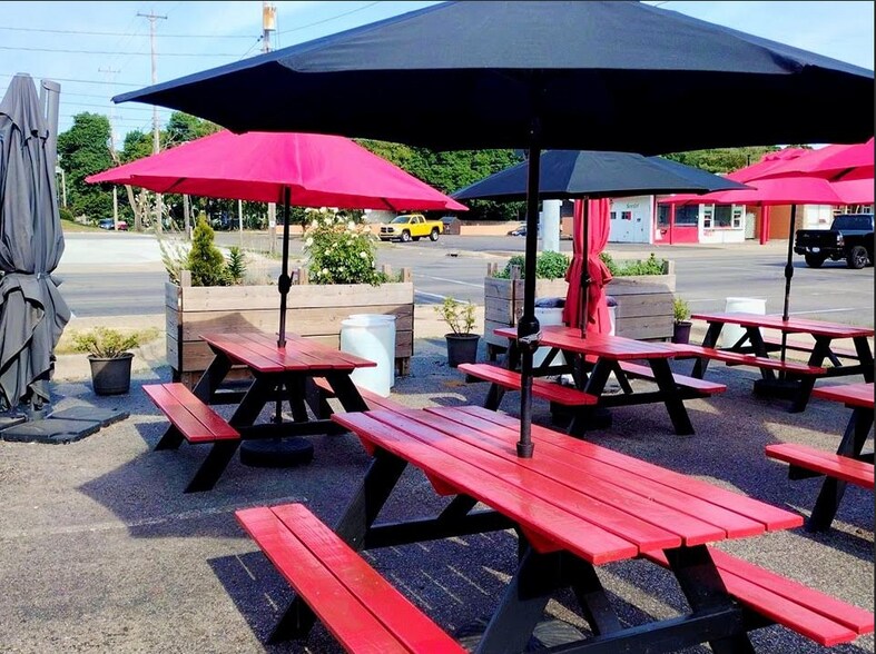 More Photos Of 2211 S Cedar St, Lansing Restaurant For Sale