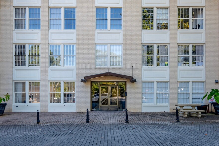 More Photos Of 1708 Peachtree St NW, Atlanta Medical For Sale