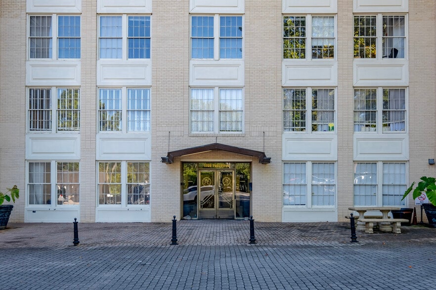 More Photos Of 1708 Peachtree St NW, Atlanta Medical For Sale