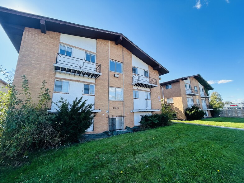 Primary Photo Of 11811 Morang Dr, Detroit Apartments For Sale