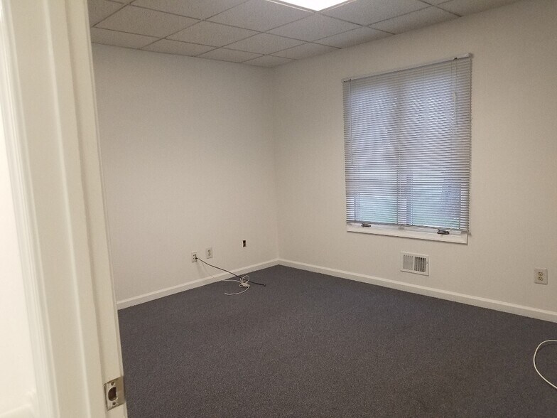 More Photos Of 375 N Main St, Williamstown Medical For Lease