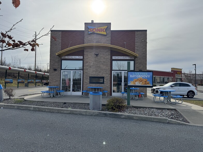 Primary Photo Of 368 E Route 211, Middletown Fast Food For Lease