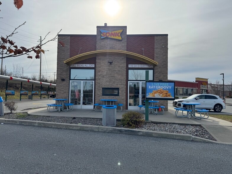 Primary Photo Of 368 E Route 211, Middletown Fast Food For Lease