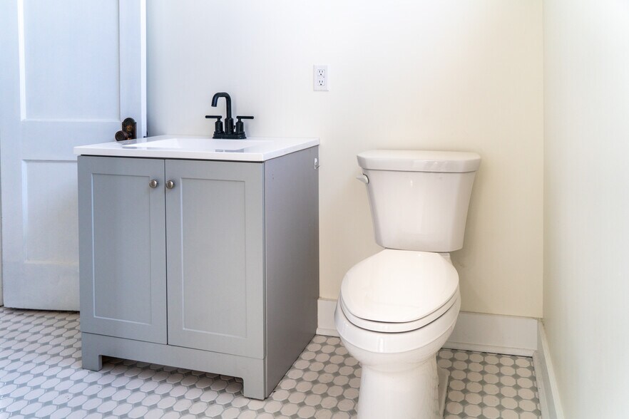 More Photos Of 2860 Perrysville Ave, Pittsburgh Funeral Home For Sale