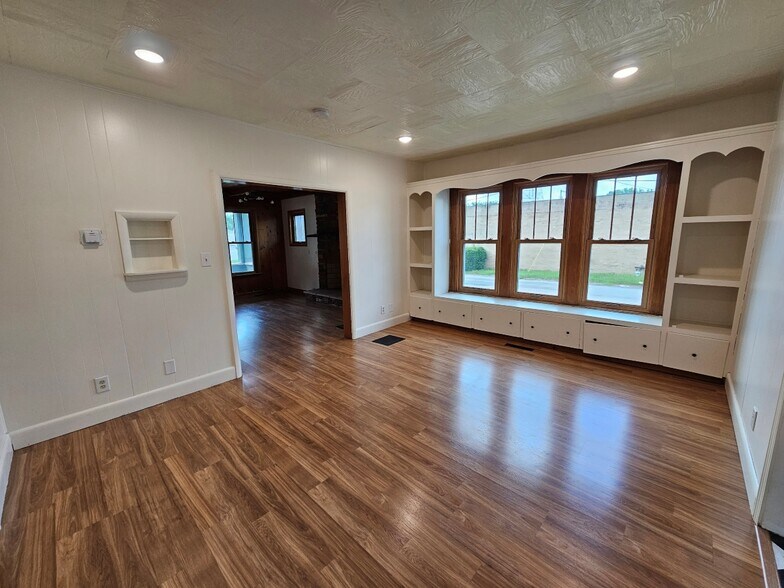 More Photos Of 3653 Murdoch Ave, Parkersburg General Retail For Sale