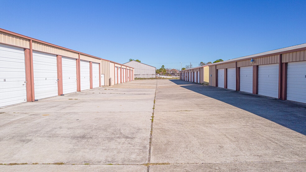 More Photos Of 207 27th St, San Leon Self Storage For Sale