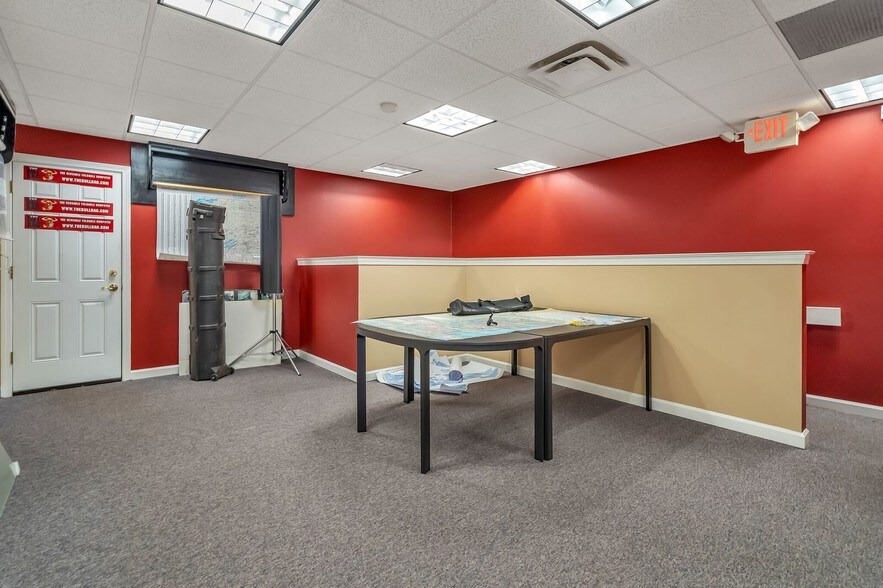 More Photos Of 8 Route 80, Killingworth Warehouse For Lease