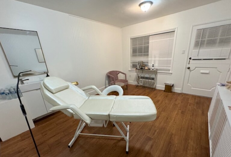 More Photos Of 7760 Fay Ave, La Jolla Storefront For Lease