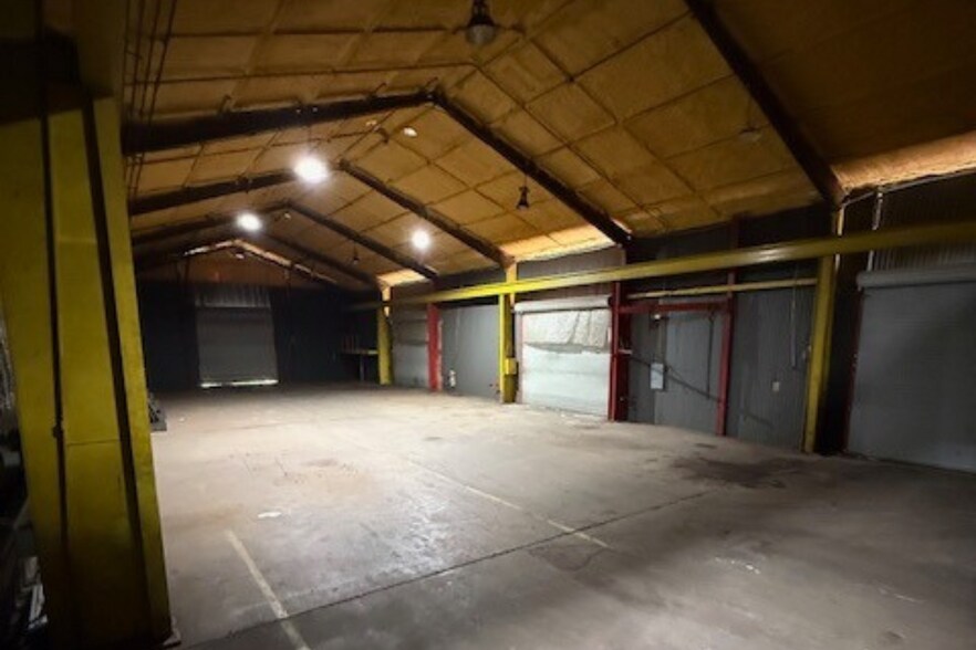 More Photos Of 3024 Commerce St, Port Arthur Warehouse For Sale