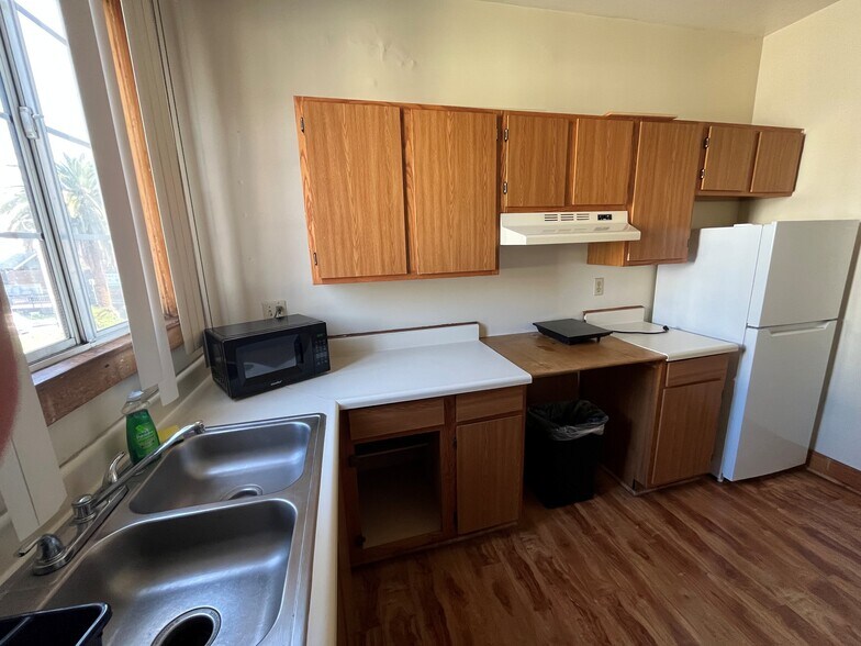 More Photos Of 1527 N McCadden Pl, Los Angeles Dormitory For Lease