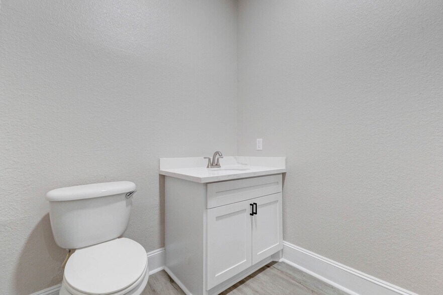 More Photos Of 11601 Spring Cypress Rd, Tomball Medical For Lease