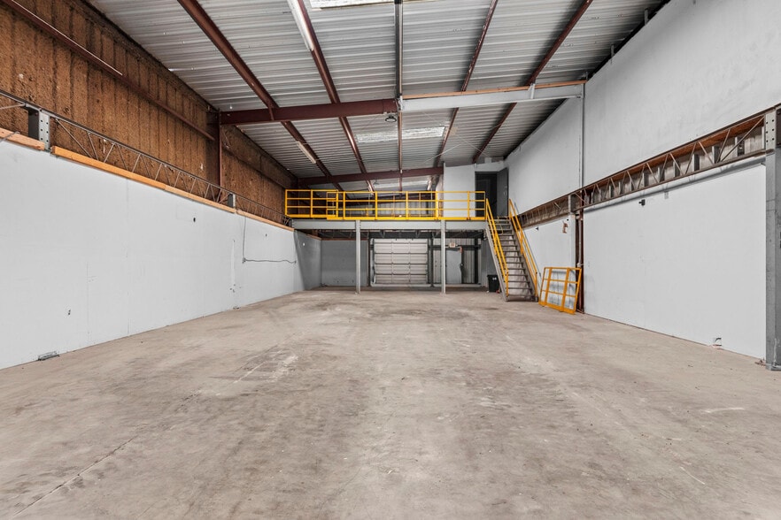 More Photos Of 49 Happy St, Killeen Warehouse For Lease