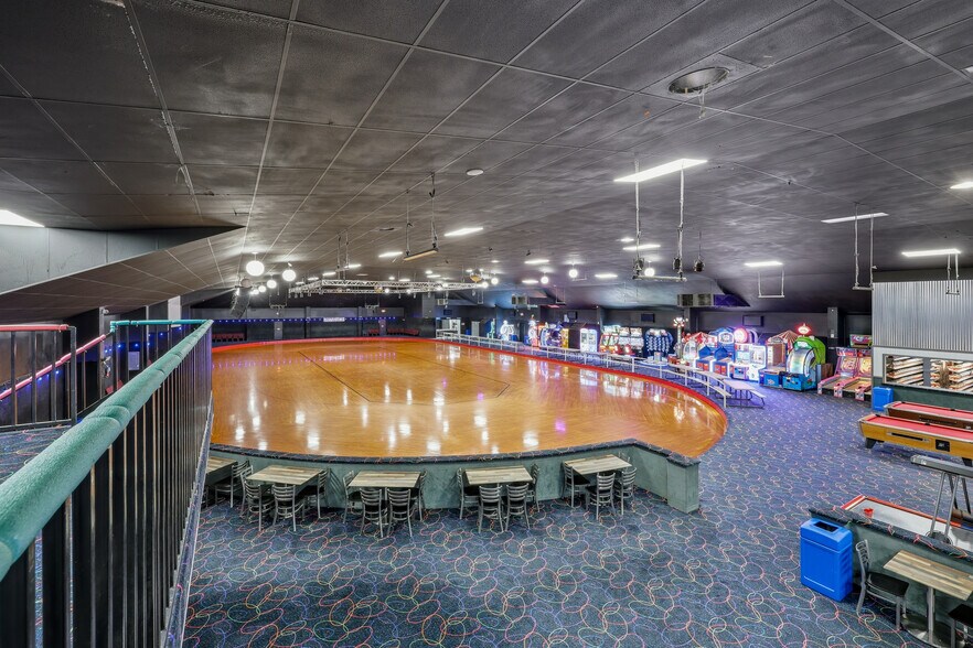 More Photos Of 357 NW Hall Of Fame Dr, Lake City Skating Rink For Sale