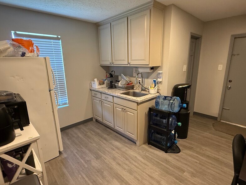 More Photos Of 4749 Odom Rd, Beaumont Office For Sale